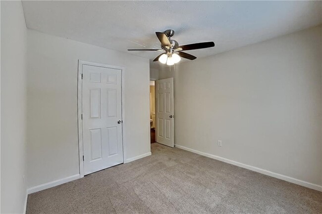 Building Photo - 6460 River Hill Dr