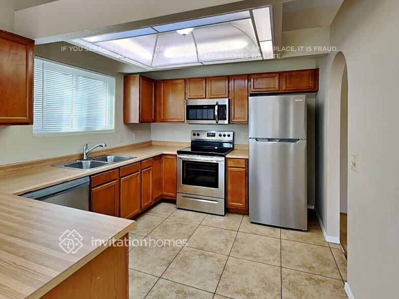 Building Photo - 5427 N 74th Ave
