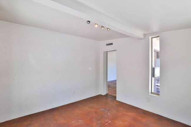 Building Photo - 3 Bedroom + den with pool