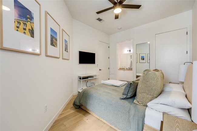 Building Photo - 800 Embassy Dr