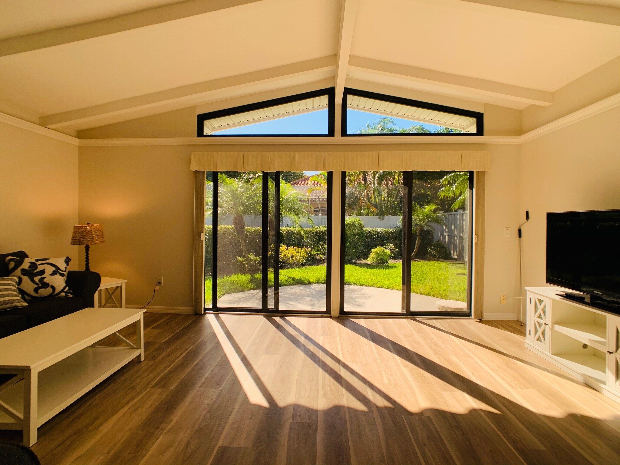 Livingroom - 500 Park Blvd S