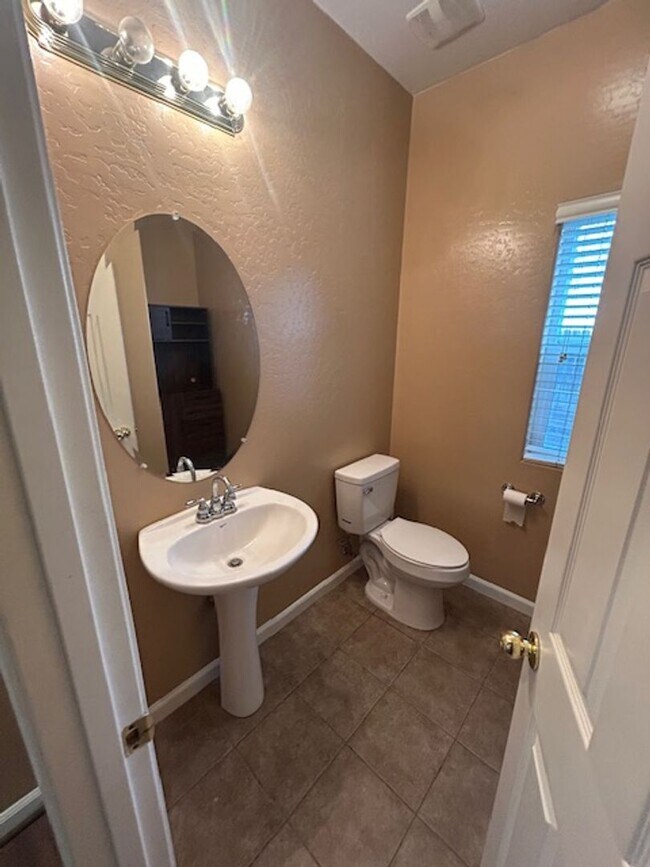 Building Photo - 4 Bedroom 2.5 Bathroom in NW Visalia with a Pool!! Just in Time for Summer!!!