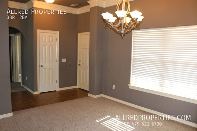 Building Photo - Fall Into Your New Home! 3 Bed, 2 Bath in ...