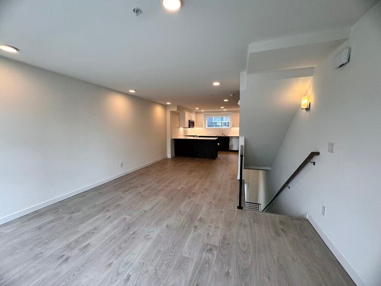 Building Photo - 11208 Pinehurst Way NE