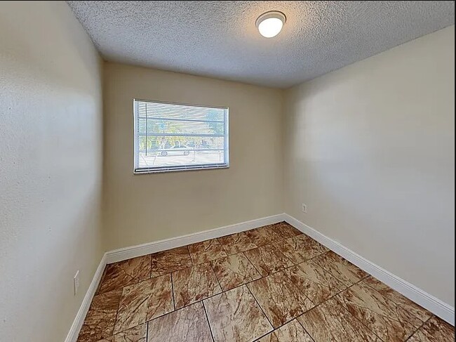 Building Photo - 5435 Lily St
