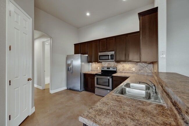 Building Photo - 388 E faust, B