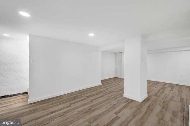 Building Photo - 710 Silver Spring Ave