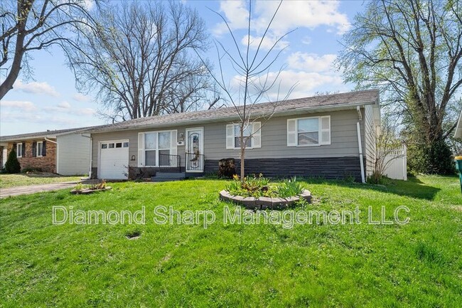 Building Photo - 807 Estate Dr