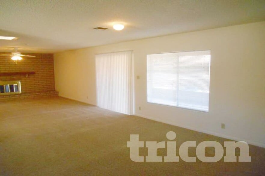 Building Photo - 823 W Juanita Cir