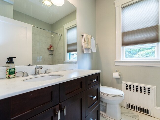 Building Photo - 40 Marshall St