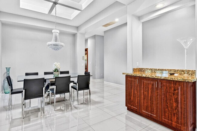 Building Photo - 5 Curie Ct