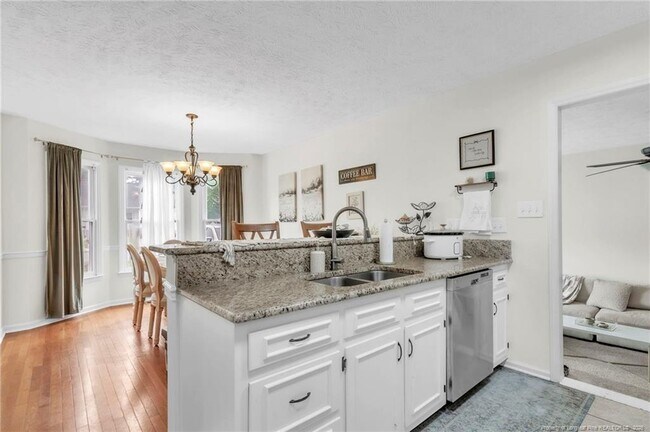 Building Photo - 5008 Shimmer Dr