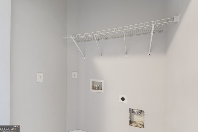 Building Photo - 1953 Sterling Oaks Cir NE