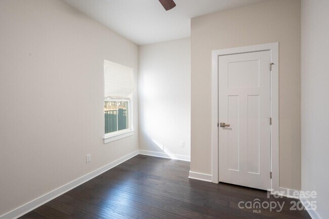 Building Photo - 10036 Paper Birch Dr