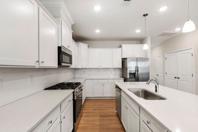 Building Photo - Charming 3BR Townhome in the Sought-After Springvale Community!