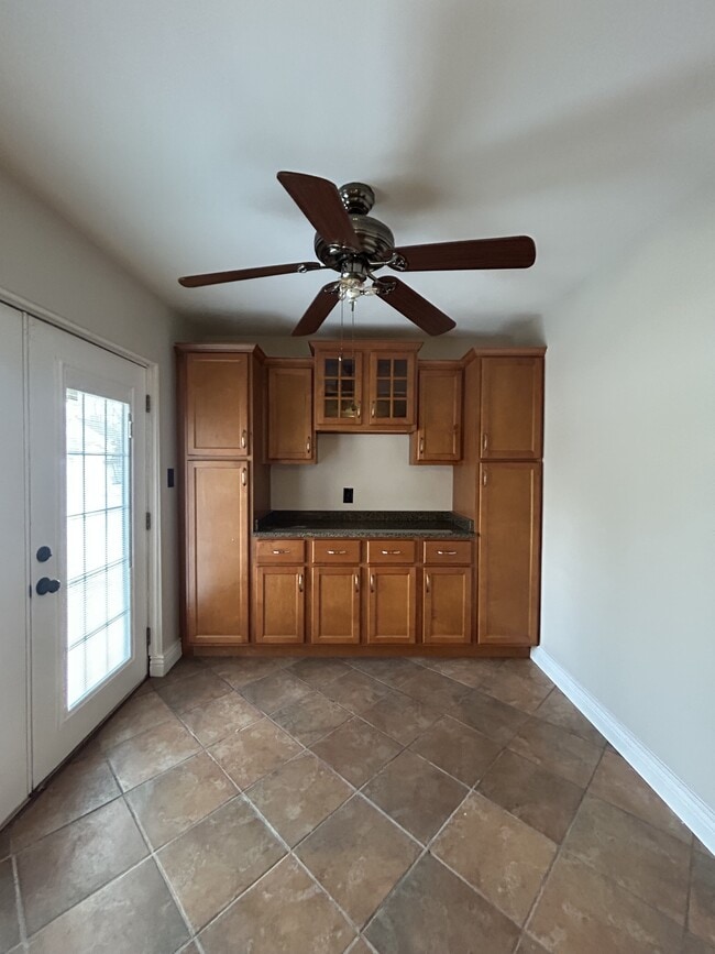 Building Photo - 2842 State St