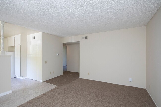 Building Photo - 5494 Reservoir Dr
