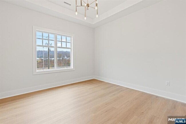 Building Photo - 445 Ramapo Valley Rd