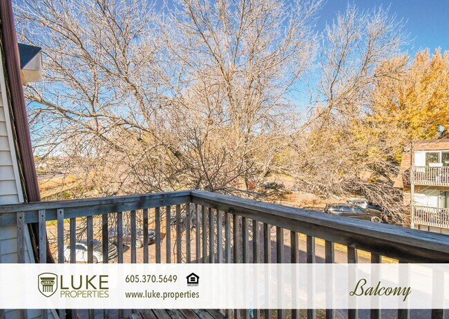 Building Photo - 405 S Sycamore Ave