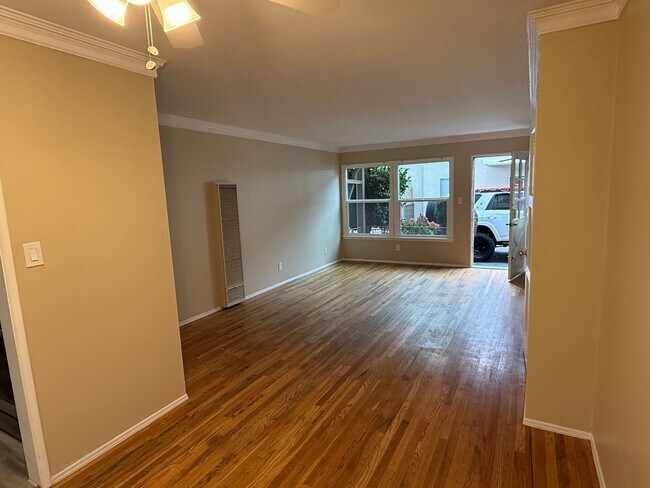 Building Photo - Charming One-Bedroom Apartment | South of the Blvd – Sherman Oaks