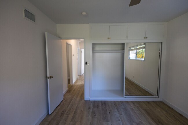 Building Photo - Freshly Renovated 3BR/2BA Pool Home – La C...