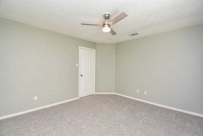 Building Photo - 807 Hyacinth Pl