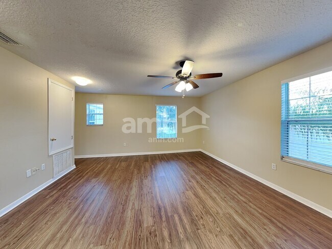 Building Photo - 10618 Bamboo Rod Cir