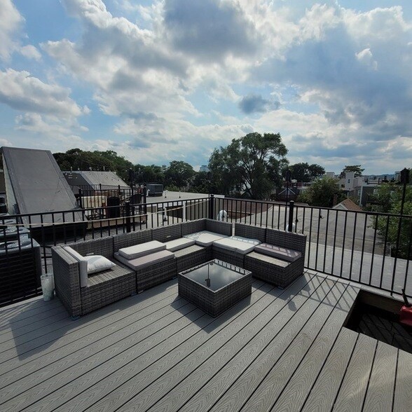 Building Photo - 49 Rogers St