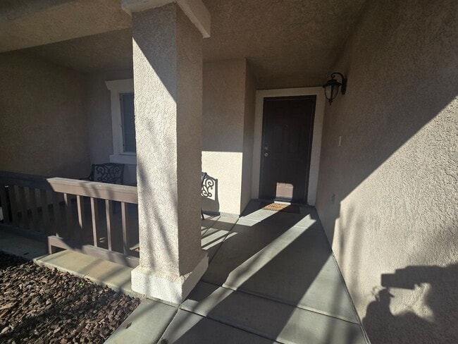Building Photo - Beautiful 3BD 2BA home for rent in Hanford!