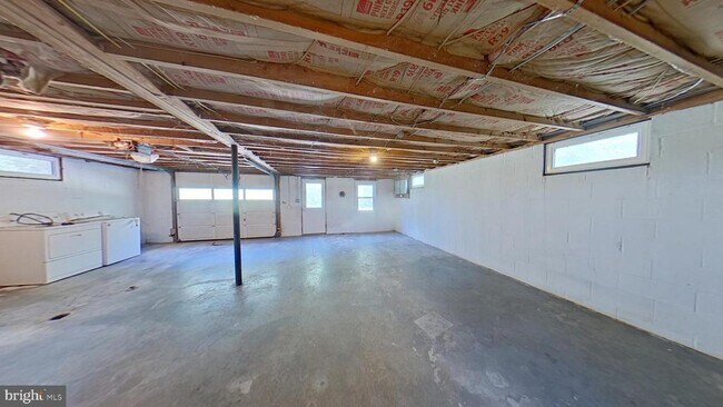 Building Photo - 5069 Middle Rd