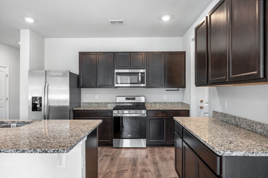 Building Photo - 7277 Sunny Parks Dr