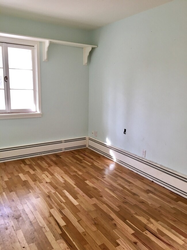 Building Photo - 1706 3rd Ave