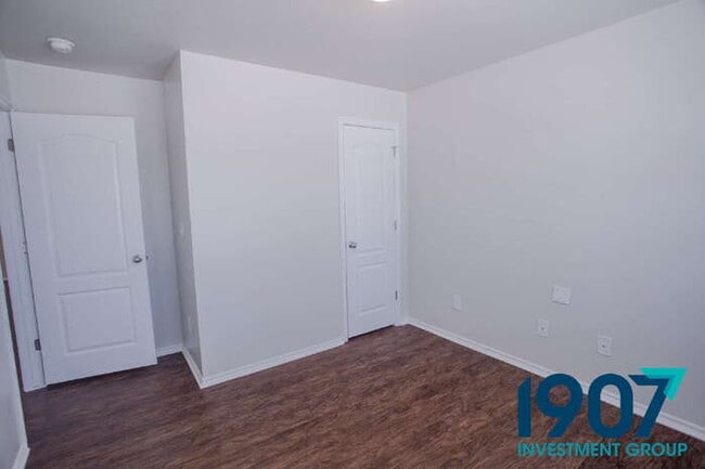 Building Photo - Sacious 4-Bedroom Home with Open Layout!