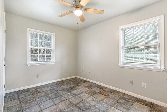 Building Photo - 164 Golden Meadow Dr