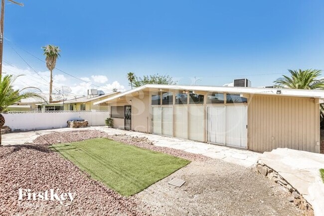 Building Photo - 6301 Fairwood Ave