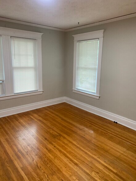 Building Photo - 152 Rosedale St