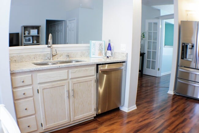 Building Photo - 7 Teakwood Dr