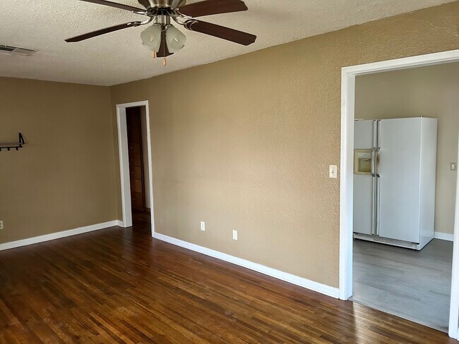 Building Photo - 237 S Streeter Ave