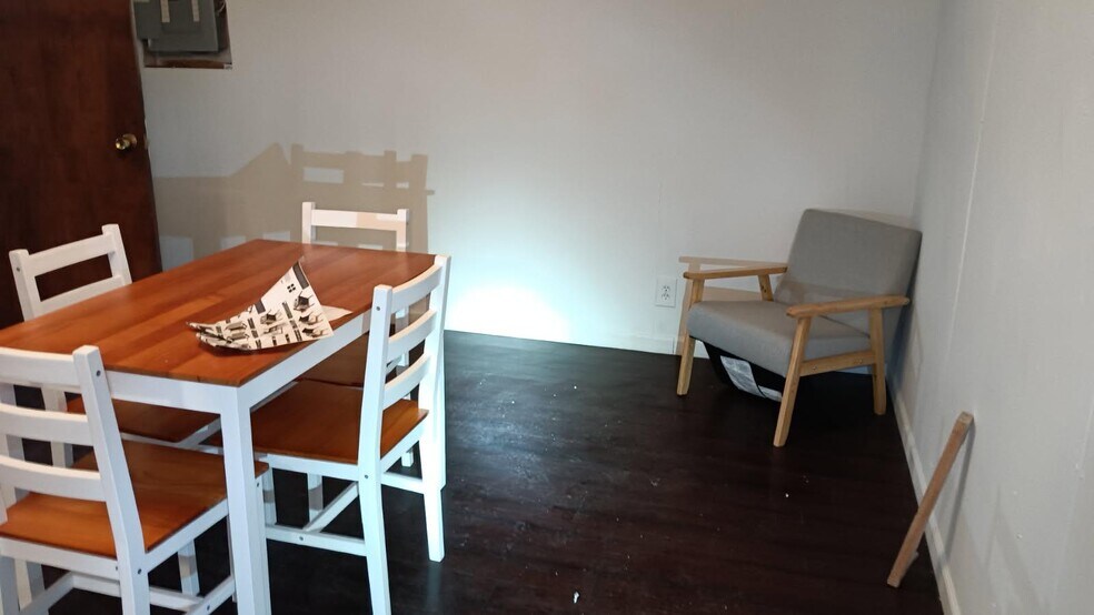 Furnished Unit - 417 Ambridge Ave
