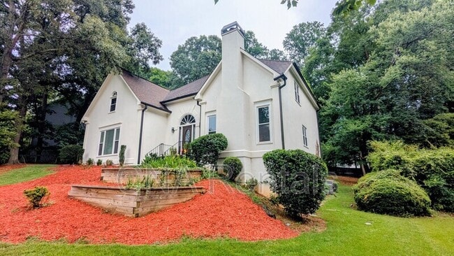 Building Photo - 573 Trailwood Ln SW