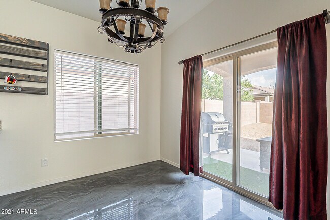 Building Photo - 2669 E Bellerive Dr