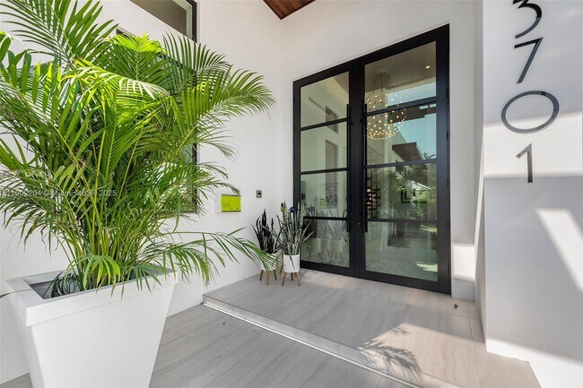 Building Photo - 3701 NE 26th Ave