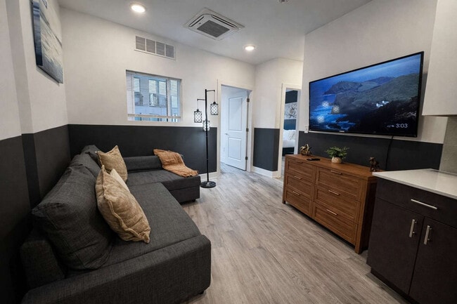 Building Photo - 1214 N American St