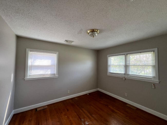 Building Photo - 323 Watson Dr