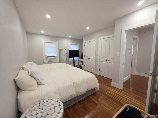 Building Photo - 325 Pacific Ave