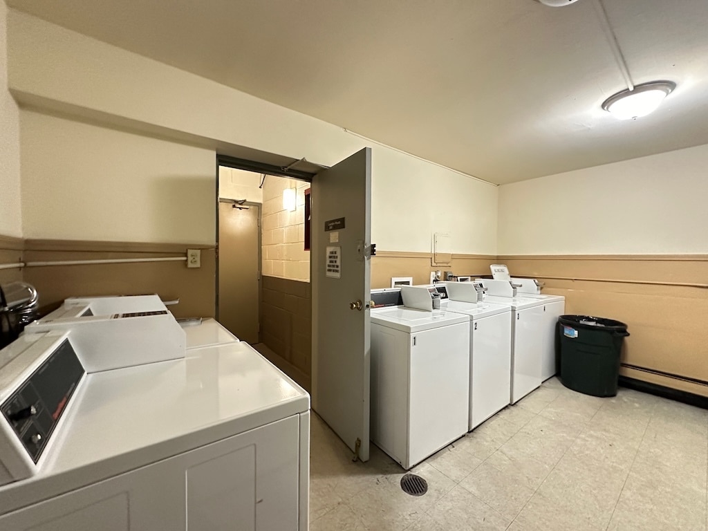 Building Photo - 3732 N Pine Grove Ave