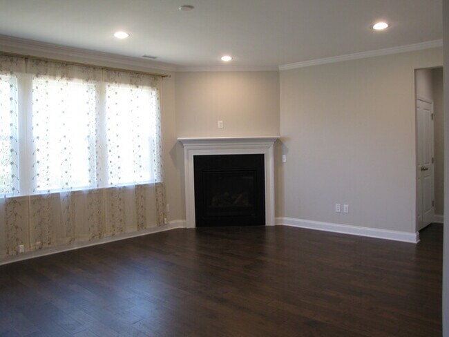 Building Photo - 349 Papyrus Pl