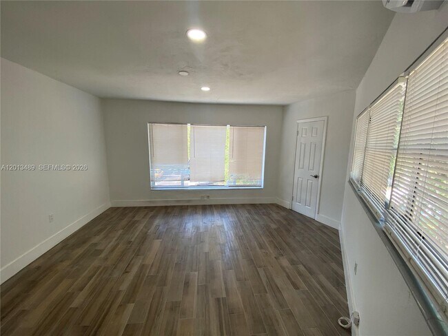 Building Photo - 1025 NE 78th St