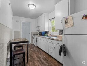 Building Photo - 805 N State St