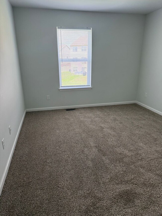 Building Photo - 138 Delano Dr